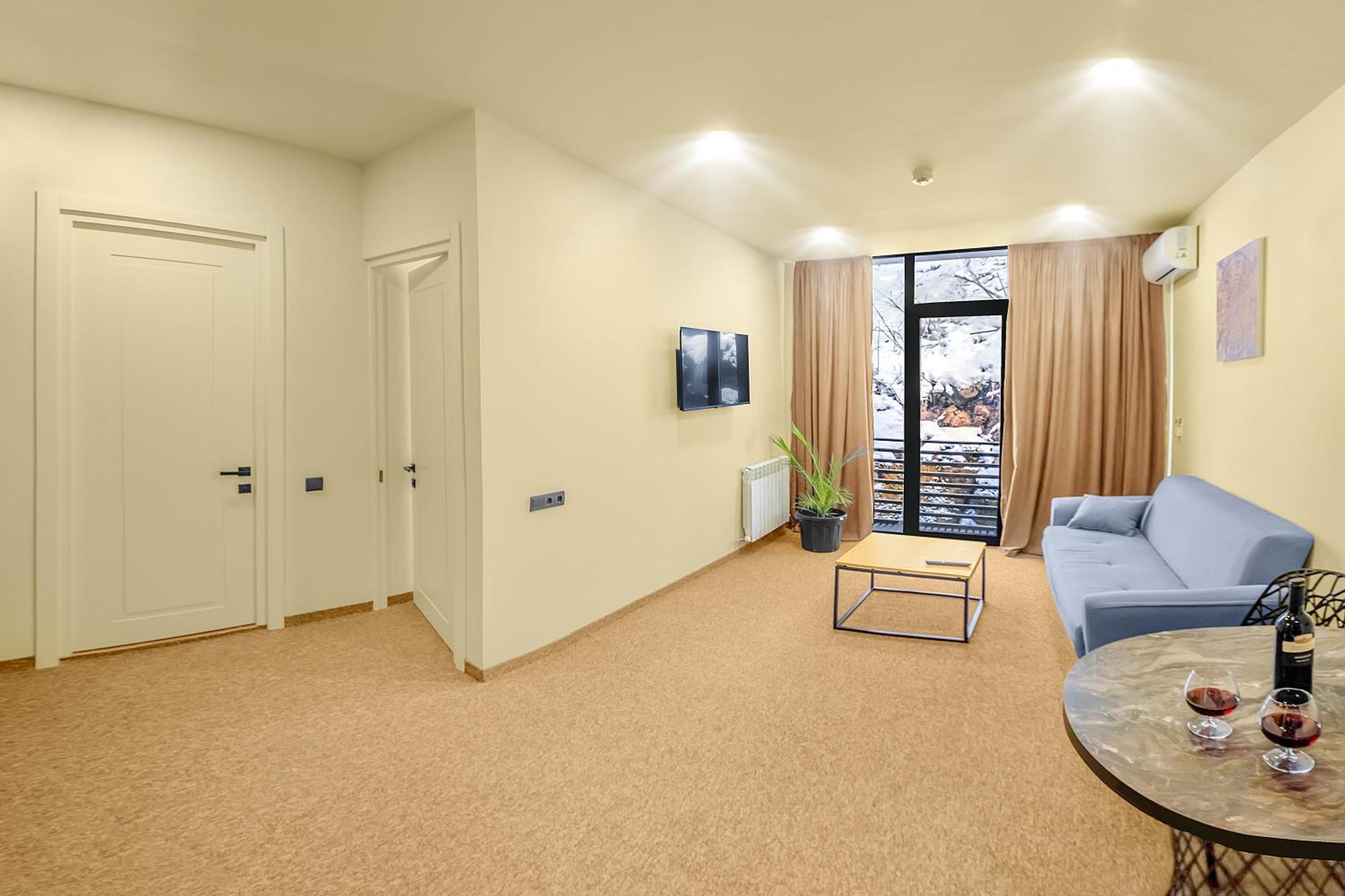 Lalo Hotel 阿巴斯图马尼 外观 照片