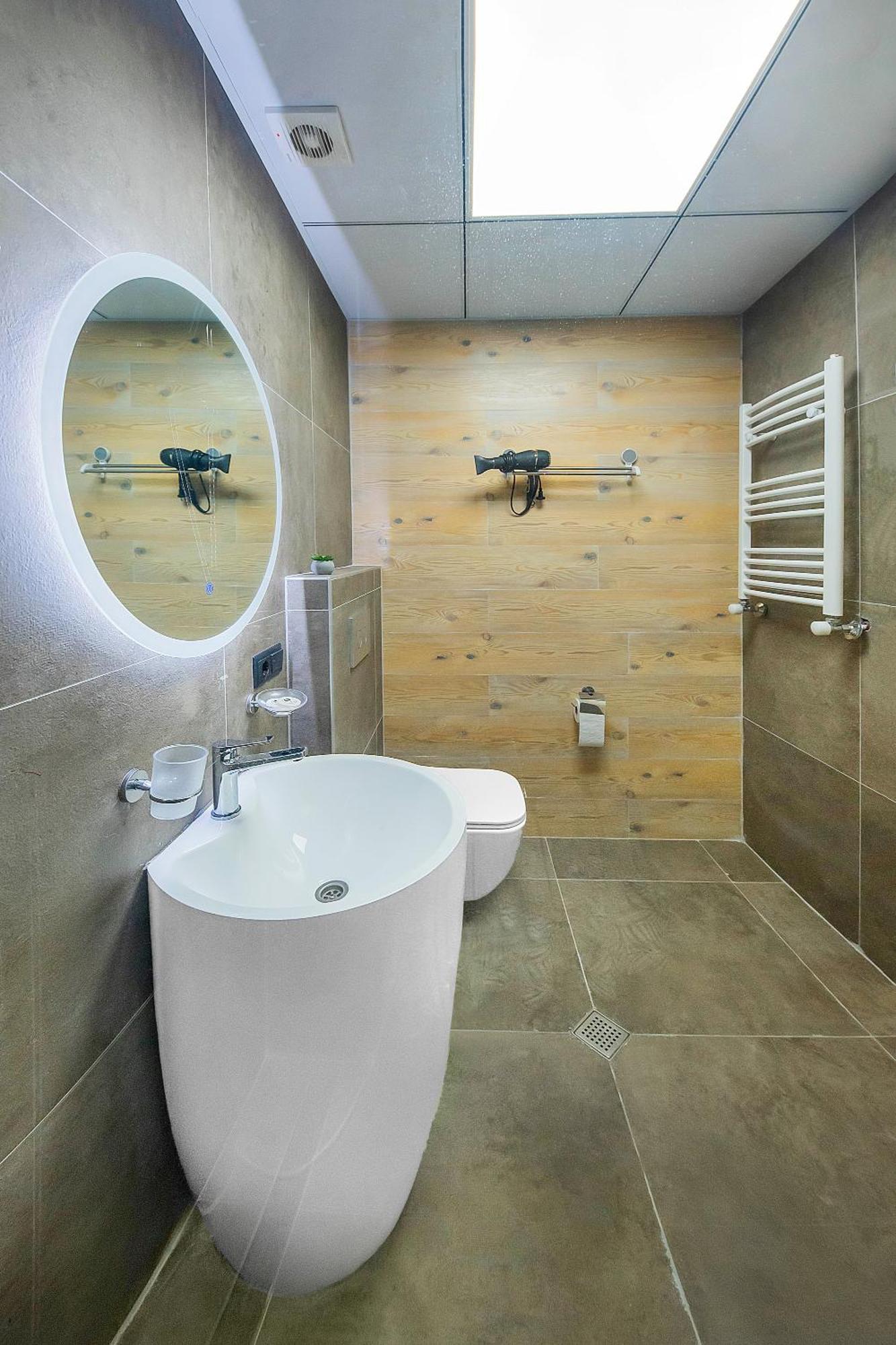 Lalo Hotel 阿巴斯图马尼 外观 照片